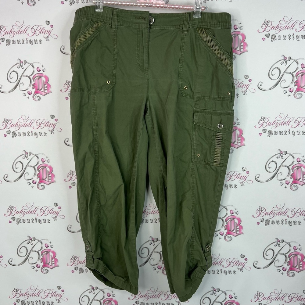 Laura capri cargo pants cropped pockets army Olive Green Cargo Pants